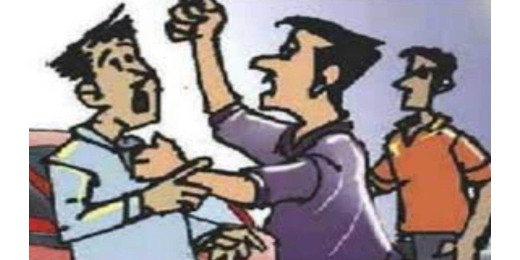ऊंची जाति के बर्तन से पानी पीने पर दलित युवक की पिटाई, मामला दर्ज