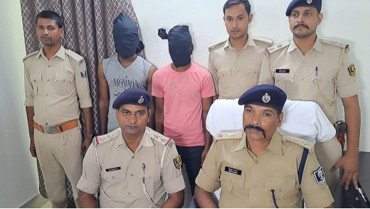 तेलकटवा गिरोह के दो सदस्य अवैध हथियारों के साथ गिरफ्तार