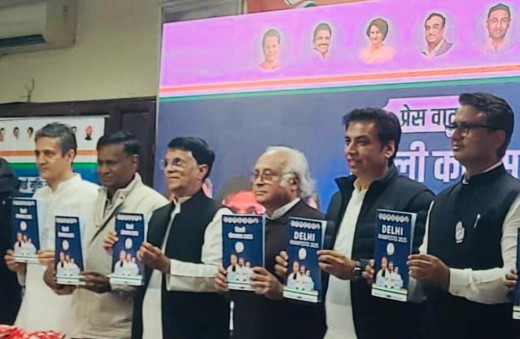 कांग्रेस ने जारी किया घोषणा पत्र, किए कई लुभावने वादे