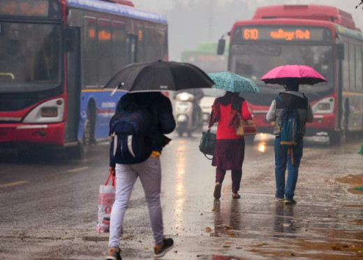 दिल्ली में बारिश ने तोड़ा 15 साल का रिकॉर्ड, भारी बारिश के अलर्ट जारी
