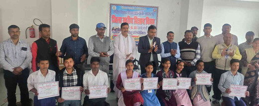 राष्ट्रीय विज्ञान दिवस पर मेधाओं का प्रदर्शन, डीएम ने किया प्रतिभागियों को सम्मानित