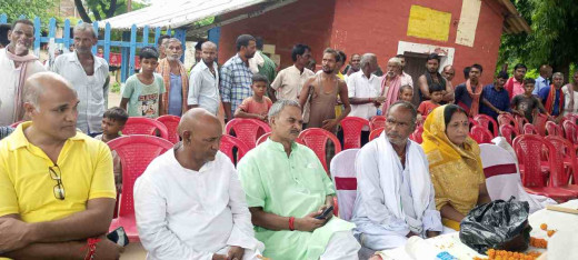 बंशीपुर में ट्रेन के ठहराव का किया स्वागत