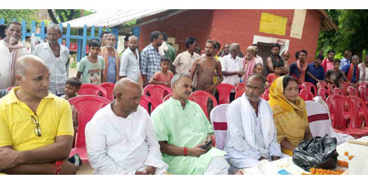 बंशीपुर में ट्रेन के ठहराव का किया स्वागत
