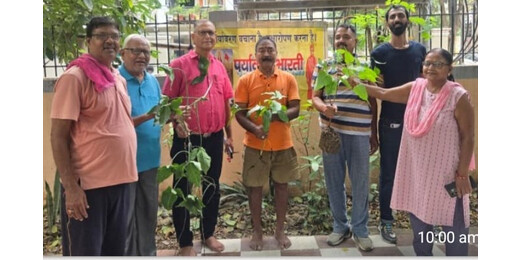 लखीसराय के कबीर मठ में गांधी-शास्त्री जयंती और पितृपक्ष पर पर्यावरण भारती ने किया पौधारोपण