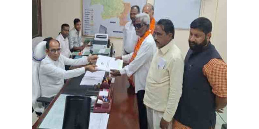 पूर्व सीएम चंपाई सोरेन ने सरायकेला सीट से नामांकन दाखिल किया