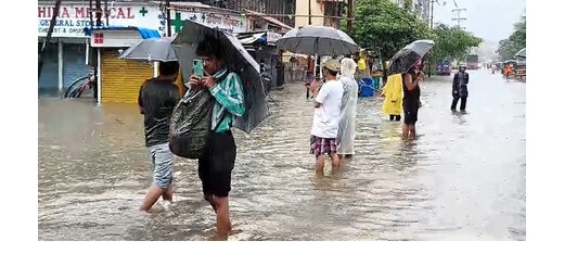 मुंबई में लगातार बारिश के चलते सरकारी कार्यालय बंद, निजी कंपनियों को वर्क-फ्रॉम-होम की सलाह