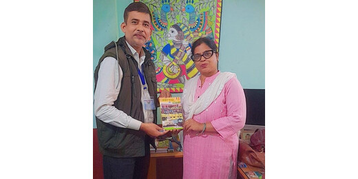 सेवाकालीन प्रशिक्षण के दौरान प्राचार्या डॉ. नीरा कुमारी सम्मानित, डॉ. साथी ने भेंट की साहित्य कृति