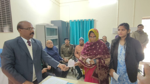 सड़क दुर्घटना से प्रभावित परिवारों के बीच मुआवजा वितरित