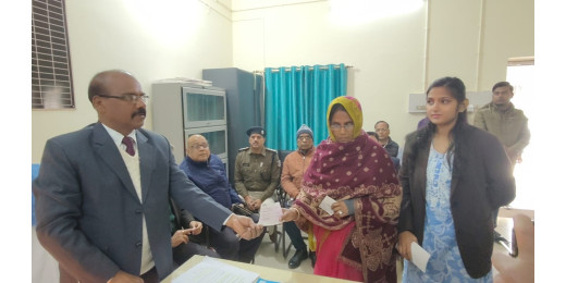 सड़क दुर्घटना से प्रभावित परिवारों के बीच मुआवजा वितरित