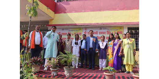 वीरांगना लक्ष्मीबाई व इंदिरा गांधी की जयंती पर जिलाधिकारी का छात्राओं संग प्रेरक संवाद