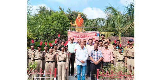 ​लंगट सिंह कॉलेज में बापू और शास्त्री जी को नमन, शिक्षकों ने लिया महापुरुषों के सिद्धांतों को अपनाने का संकल्प