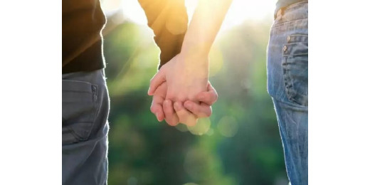 लड़की ने अपने प्यार के लिए अपनी ही मां पर उठाया हाथ
