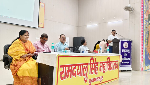RDS कॉलेज में फ्रेशर्स का भव्य स्वागत, पूर्व IRPS अधिकारी उज्जवल आनंद ने दिए सफलता के मंत्र