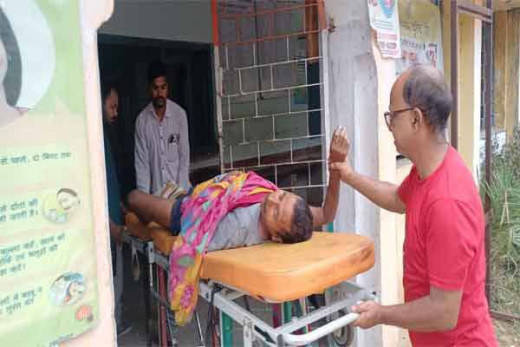 मालगाड़ी की चपेट में आने से व्यक्ति गंभीर रूप से घायल