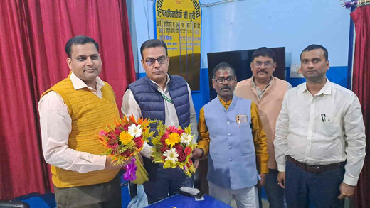 नगर परिषद लखीसराय को मिला नया ईओ, प्रभात रंजन ने संभाला कार्यभार