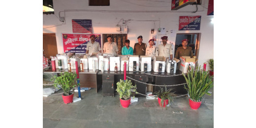 मुजफ्फरपुर स्टेशन पर बुकिंग कर लाई गई शराब की 20 कार्टन जब्त, एक शख्स गिरफ्तार