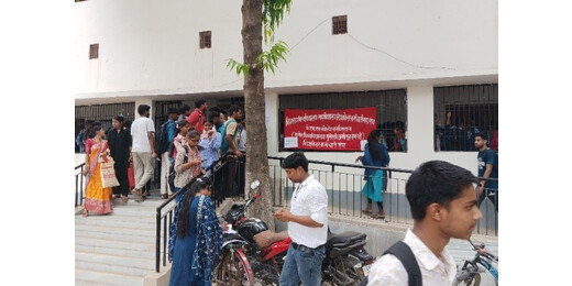 केएसएस कॉलेज में कर्मचारियों की हड़ताल से शैक्षणिक कार्य ठप, छात्र-छात्राएं परेशान