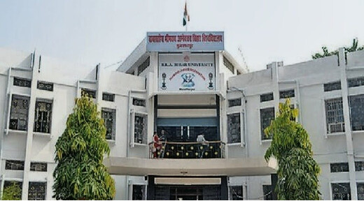 छात्रों की मांगों पर घिरा BRABU, भूख हड़ताल के बीच वित्तीय मामलों की जांच के आदेश
