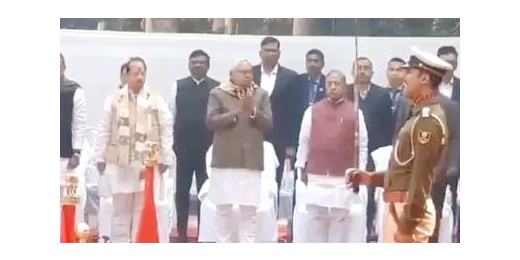 महात्मा गांधी की पुण्यतिथि पर ताली बजाने लगे नीतीश कुमार, सोशल मीडिया पर वीडियो वायरल