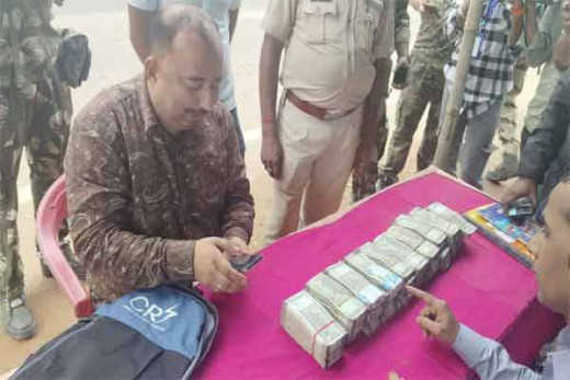 चेक पोस्ट पर युवक के पास से 25 लाख रुपये बरामद, पुलिस कर रही पूछताछ