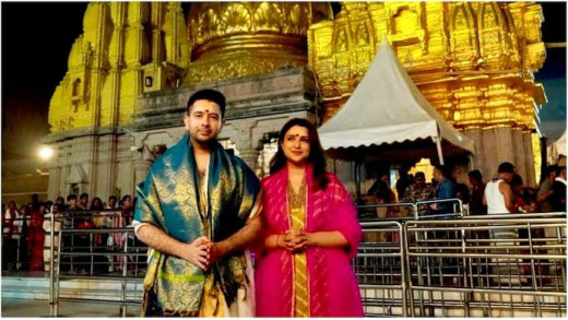 महाशिवरात्रि पर परिणीति चोपड़ा और राघव चड्ढा ने लिया काशी विश्वनाथ से आशीर्वाद 