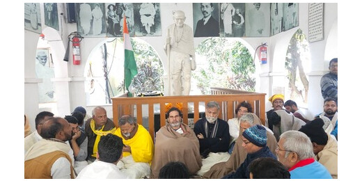 चुनावी हार के बाद आत्ममंथन मोड में पीके, गांधी आश्रम में रखा मौन व्रत