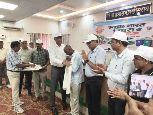 लखीसराय: स्वच्छता के प्रहरियों का सम्मान, डीएम ने प्रशस्ति पत्र देकर दिलाई स्वच्छ समाज निर्माण की शपथ