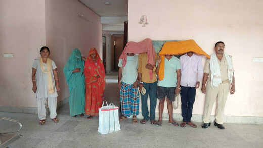 पटना के तस्कर का लखीसराय में भंडाफोड़: भारी मात्रा में विदेशी शराब, मोटरसाइकिल और चुलाई सामग्री जब्त  