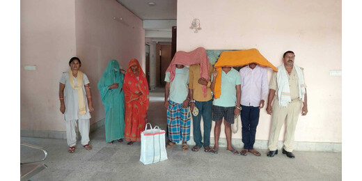 पटना के तस्कर का लखीसराय में भंडाफोड़: भारी मात्रा में विदेशी शराब, मोटरसाइकिल और चुलाई सामग्री जब्त  