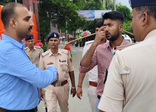 अशोक धाम में अवैध पार्किंग पर कार्रवाई, श्रद्धालुओं की सुविधा के लिए डीटीओ ने किया निरीक्षण