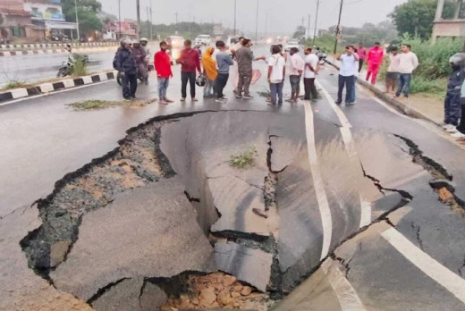 उद्घाटन के 21 दिन बाद ही धंसी झारखंड की पहली 8 लेन सड़क, नर्सिंग छात्रा गंभीर रूप से घायल