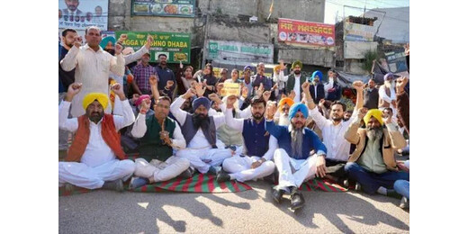 दलित अपमान के खिलाफ सड़कों पर उतरी AAP : बाजवा की टिप्पणी से पंजाब में सियासी तूफान