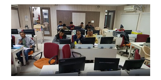 मध्य प्रदेश : एसआईआर प्रक्रिया का काम तेज, रातभर काम कर रहे अधिकारी