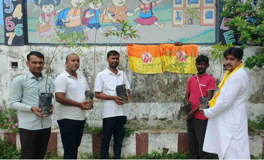 आचार्य बालकृष्ण के जन्मदिवस पर लखीसराय में मना ‘जड़ी-बूटी दिवस’, आयुर्वेद-योग और अध्यात्म का दिया गया संदेश
