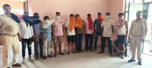 अवैध शराब पीने वाले 10 गिरफ्तार 