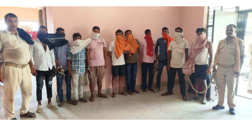 अवैध शराब पीने वाले 10 गिरफ्तार
