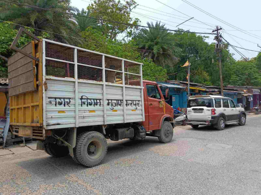 सदर अस्पताल रोड पर नगर निगम का अतिक्रमण हटाओ अभियान, फिर भी अतिक्रमण जारी