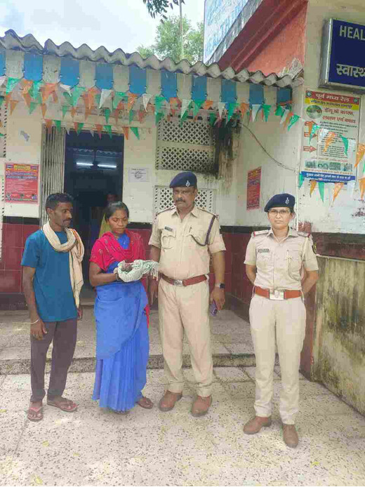 किऊल रेलवे स्टेशन पर मिला नवजात शिशु, चाइल्ड वेलफेयर कमिटी को सुपुर्द