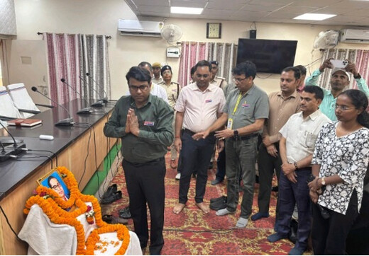 बाबा साहेब अंबेडकर जयंती पर समाहरणालय में कार्यक्रम, अधिकारियों ने दी श्रद्धांजलि