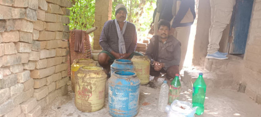शराब बनाने और बेचने के आरोप में दो गिरफ्तार