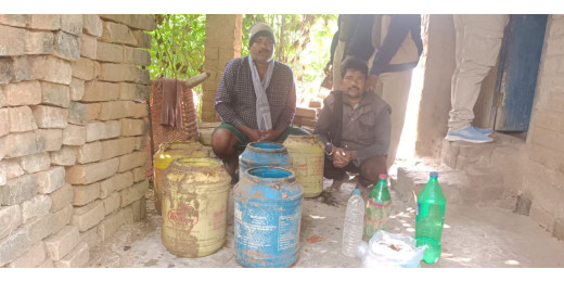 शराब बनाने और बेचने के आरोप में दो गिरफ्तार