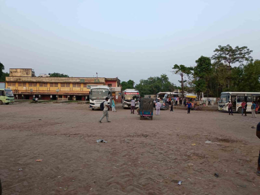 जीर्णोद्धार को तरस रहा इमलीचट्टी बस स्टैंड, यात्रियों को हो रही परेशानी