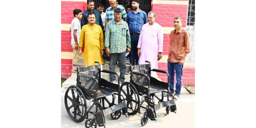 दिव्यांग छात्र की सुविधा के लिए फाउंडेशन ने दिया ट्राईसाइकिल
