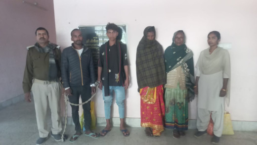 दो महिलाओं समेत चार शराब तस्कर गिरफ्तार, एक फरार