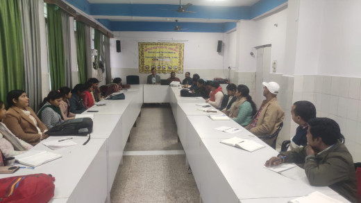 सामुदायिक स्वास्थ्य अधिकारियों की मासिक समीक्षा बैठक आयोजित