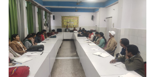 सामुदायिक स्वास्थ्य अधिकारियों की मासिक समीक्षा बैठक आयोजित