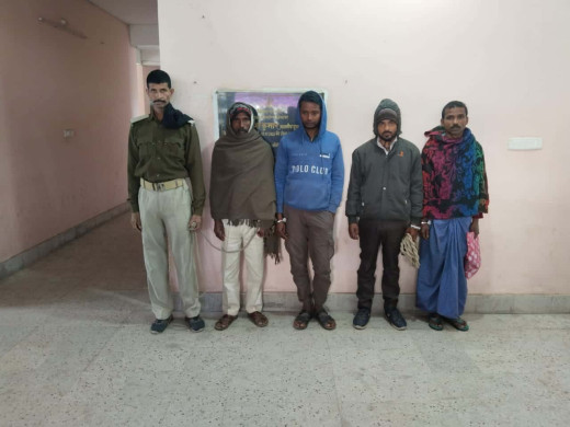 अवैध महुआ शराब की बिक्री का भंडाफोड़, चार आरोपी गिरफ्तार