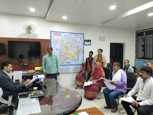 जिलाधिकारी ने जनता दरबार में 88 परिवादियों से सुनी समस्याएँ