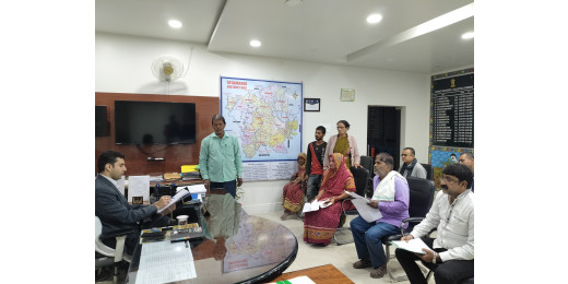 जिलाधिकारी ने जनता दरबार में 88 परिवादियों से सुनी समस्याएँ