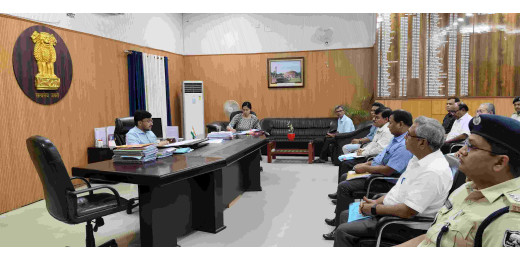 खनन टास्क फोर्स, सड़क सुरक्षा समिति और उत्पाद मामलों में जिलाधिकारी ने की बैठक